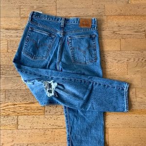 LIKE NEW! Levi’s Wedgie Destroyed Jean Size 27